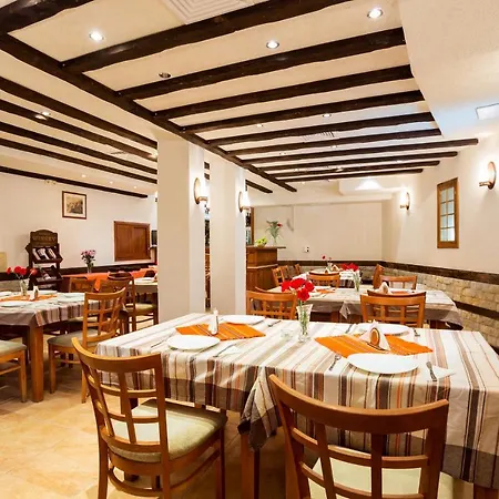 Хотел Family Romantika 3*