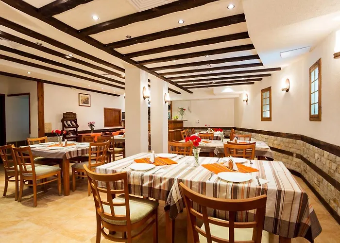 Хотел Family Romantika 3*