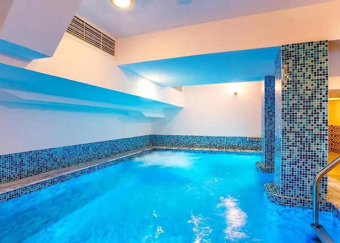 Хотел Family Romantika 3*